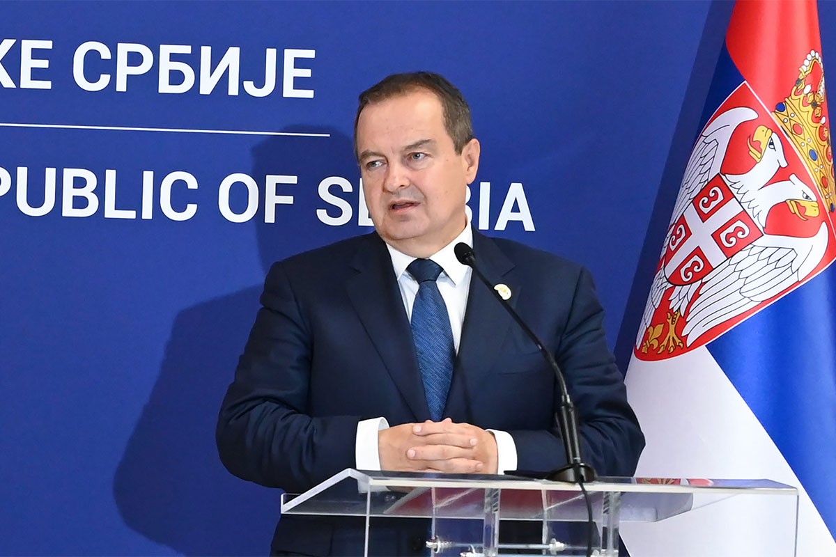 Dačić: Američki državljanin uhapšen u centru Beograda, nosio pištolj s mecima (FOTO)