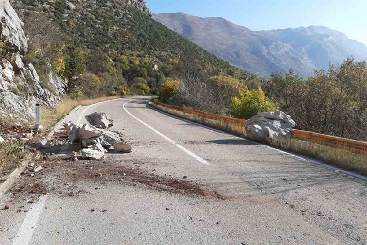 Vozači oprez, opasnost od odrona