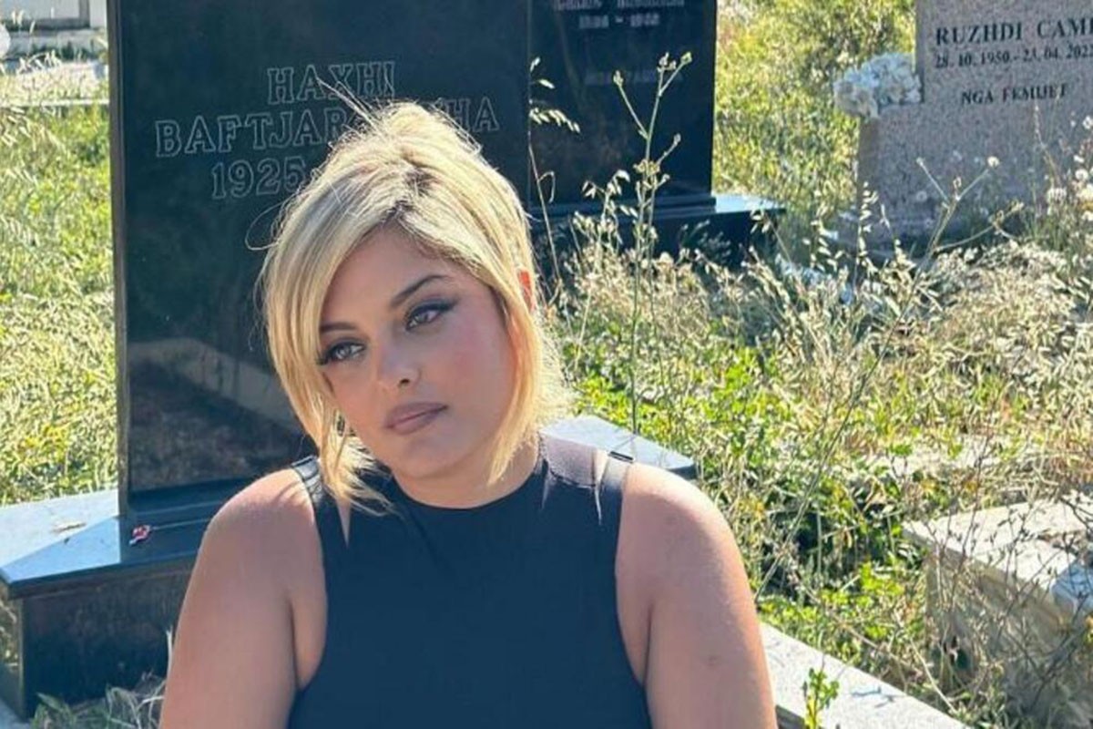 Albanska zvijezda sjela na djedov grob pa sve svrstala u veliku Albaniju (FOTO, VIDEO)