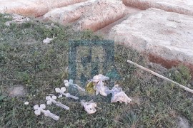 Misterija u Prnjavoru: U dvorištu pronađeni zakopani krstovi (FOTO)