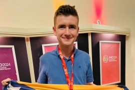 Benjamin sa ponosom nosi zlatnu medalju sa Matematičke olimpijade