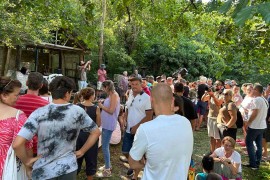 Nastavljaju se protesti na izvoru Une, Rundek ponovo uz mještane