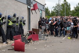 Zašto demonstranti divljaju i razbijaju po Engleskoj
