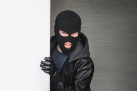 Ukrao tri paketa keramičkih pločica na Tržnici