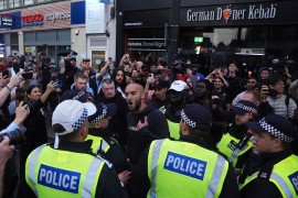 Dramatična noć u Britaniji: Hiljade demonstranata na ulicama (VIDEO)