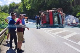 Udes u Banjaluci: Prevrnuo se kamion (VIDEO)