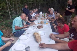 Pribelja kod Glamoča: U zavičaj na jagnjetinu (FOTO)