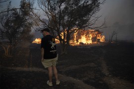 Premijer Grčke prekinuo odmor zbog požara