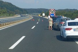 Obustavljen saobraćaj na auto-putu "9. januar": Vozilo udarilo radnika ...