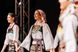 Humanitarna revija narodnih nošnji RKUD-a "Pelagić"