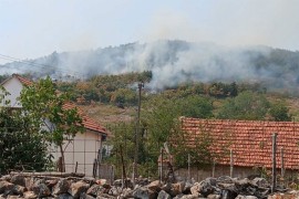 Vatrogasci dobili saveznika: Jaka kiša gasi požar u Bileći