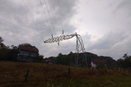 Oboren dalekovod, bez struje Petrovo i dio Doboja (FOTO)