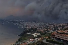 Požar u popularnoj turističkoj destinaciji: Stotine vatrogasaca gase ...