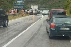 Tročlana porodica sletjela u jezero kod Jablanice: Beba bila u ...