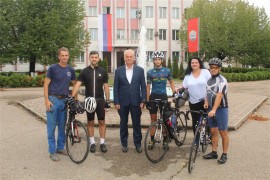 Srbački biciklisti krenuli na put prema Ostrogu