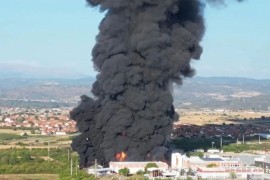 Veliki požar u leskovačkoj fabrici - trojica vatrogasaca primljena u ...