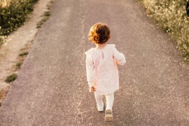 Dijete (2) otišlo iz vrtića, našli ga kako šeta ulicom ...
