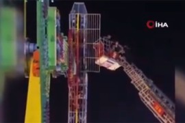 Užas u zabavnom parku: Ljudi visili naglavačke (VIDEO)