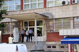 Strava u Bosanskoj Krupi: Ubo suprugu nožem u vrat pa sebe izbo po ...
