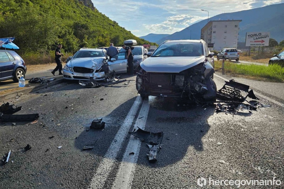 Udes kod Mostara: Sudarila se tri vozila, ima povrijeđenih