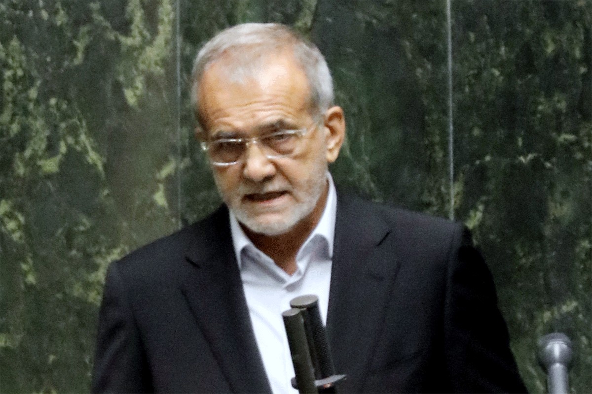 Pezeškijan sa Makronom: "Iran neće ostati nijem prema agresiji"
