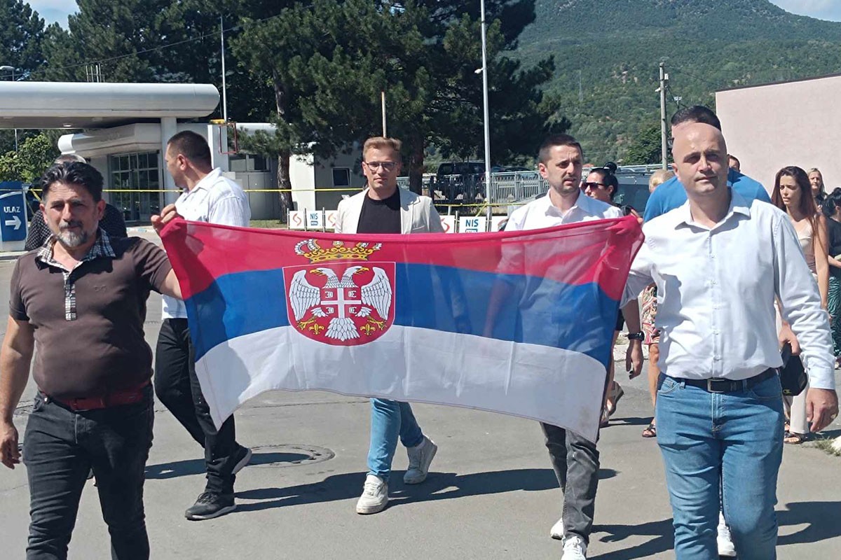 Srbi protestovali zbog hapšenja dva političara na Kosovu