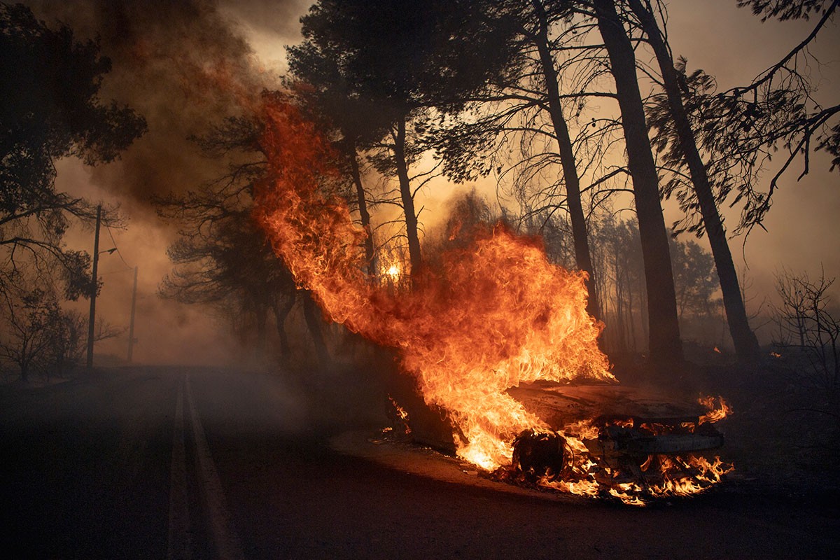 Požar na Atici i dalje bjesni, vjetar otežava gašenje