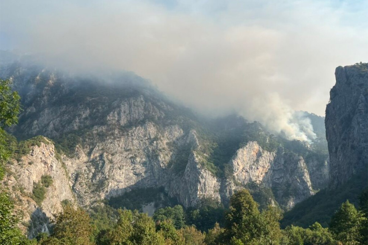 Traje borba sa požarom u Nacionalnom parku "Sutjeska", očekuju se helikopteri iz Srbije
