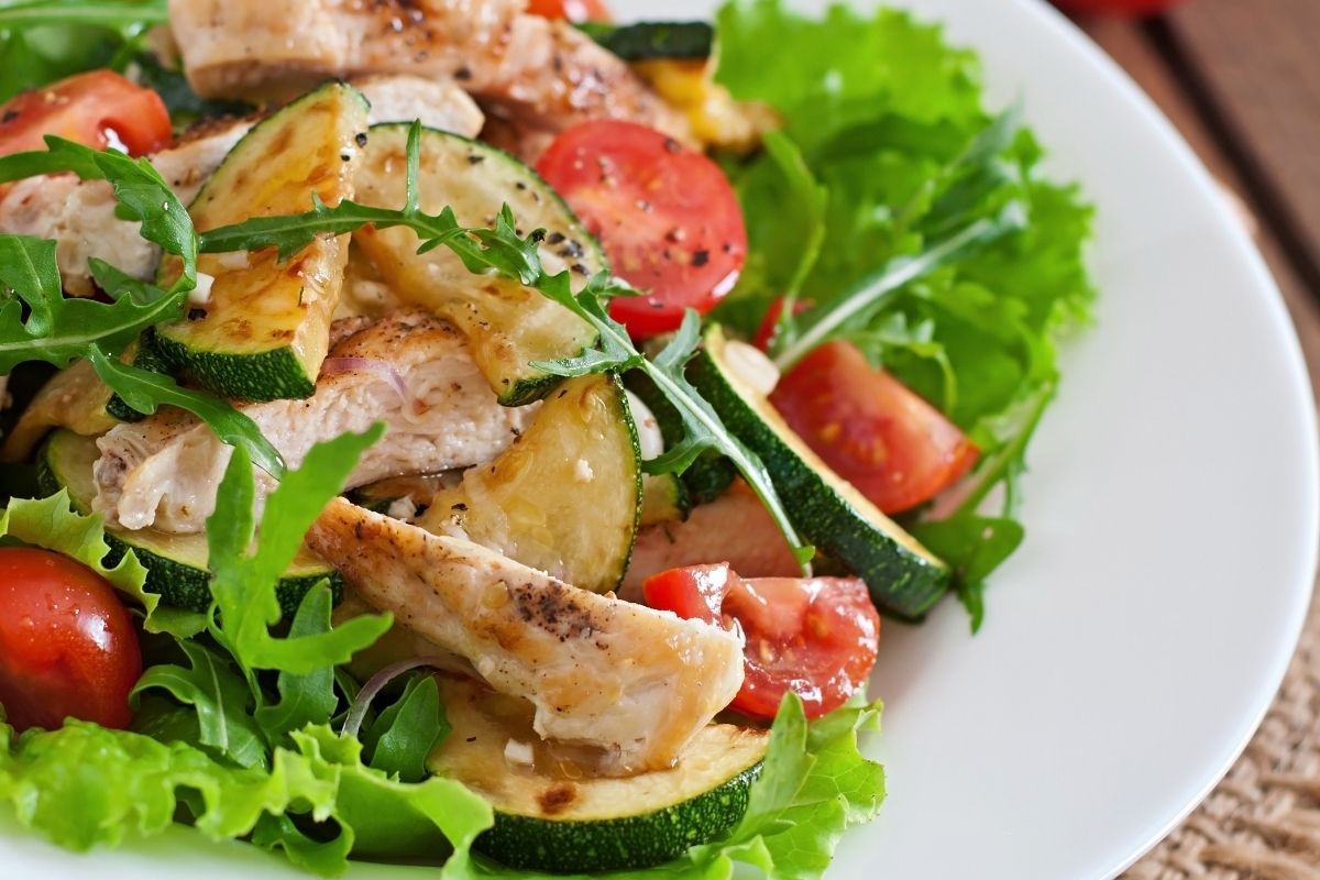 Pileća salata: Dijetalna i ukusna, a gotova začas
