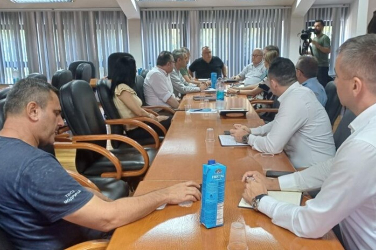 Radulović: Požar u gudronskoj jami još uvijek tinja, ali nema mjesta panici