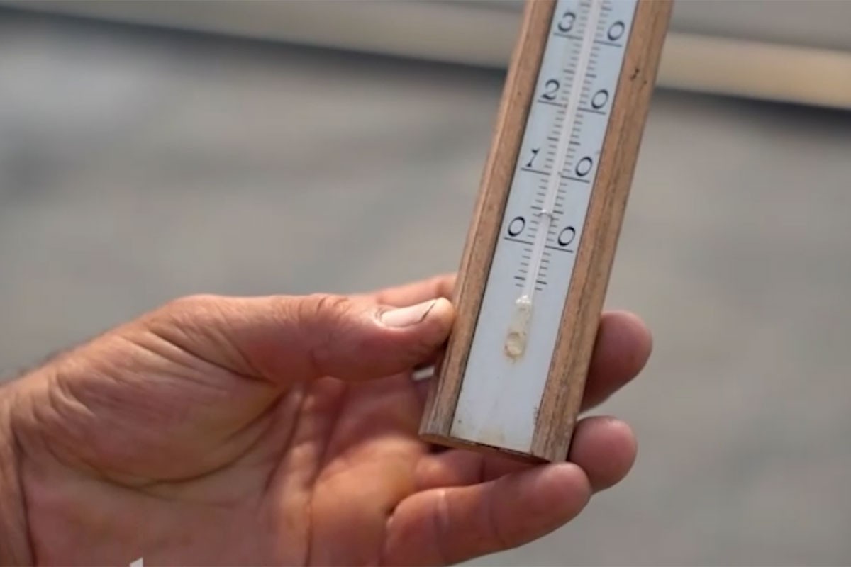 Povrtlare zapljusnuo tropski talas: Termometar puca u plasteniku (VIDEO)