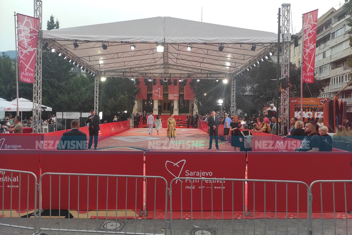 Svečano podignuta zavjesa: Otvoren je jubilarni 30. Sarajevo Film Festival (FOTO)