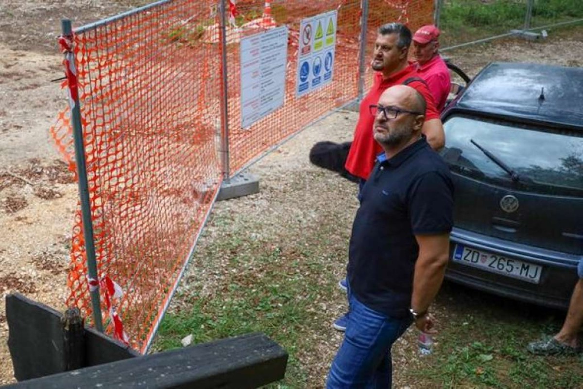 Novi protest na izvoru Une: Mile Kekin održao koncert
