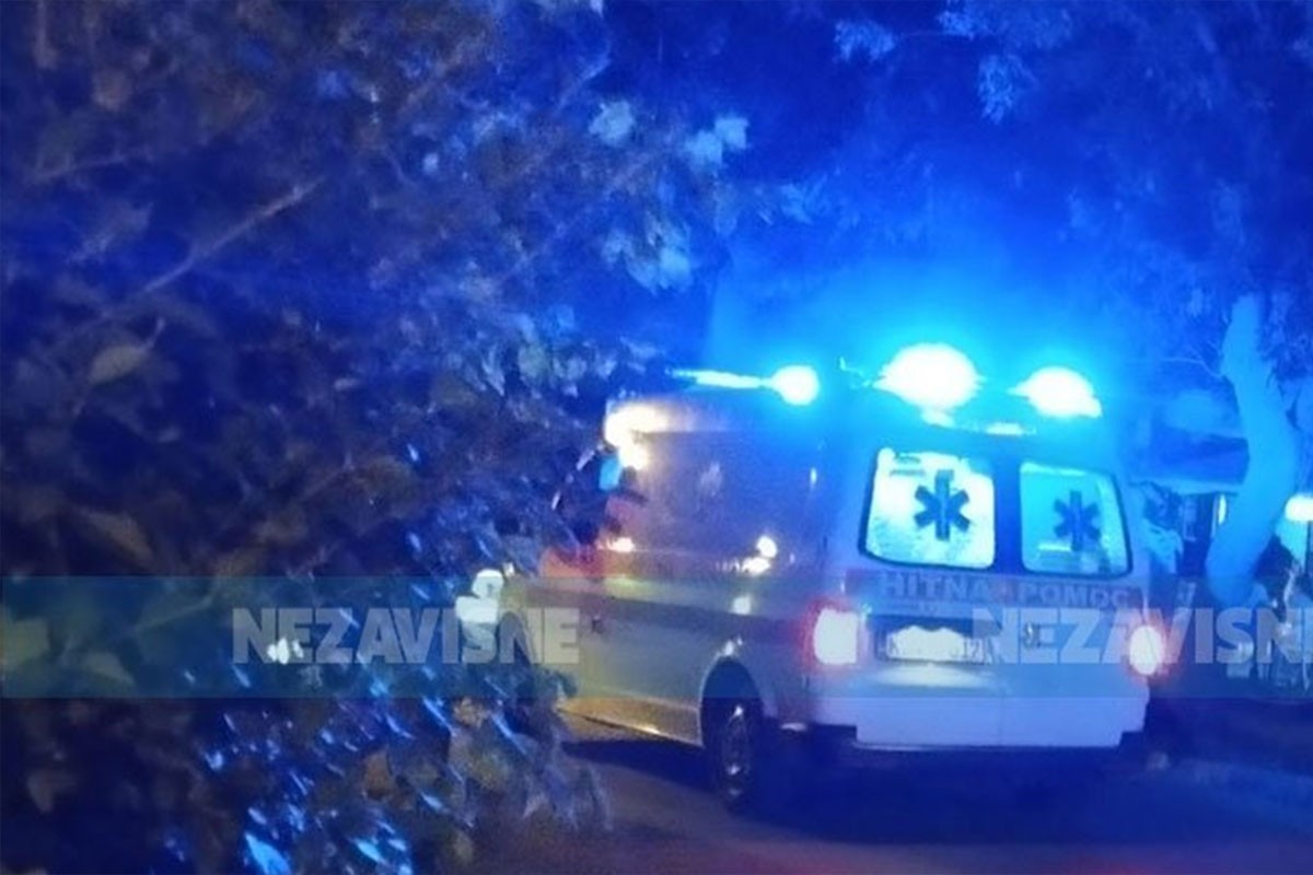 U nevesinjskom selu i dalje opsadno stanje: Policija dežura na kiši pred kućom u kojoj je migrant