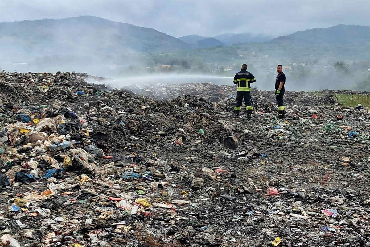 Zaustavljeno širenje gustog dima na deponiji kod Kotor Varoša