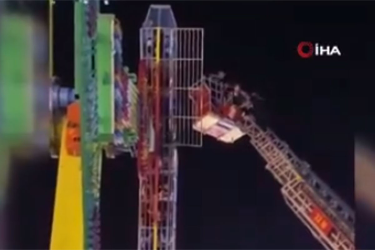 Užas u zabavnom parku: Ljudi visili naglavačke (VIDEO)