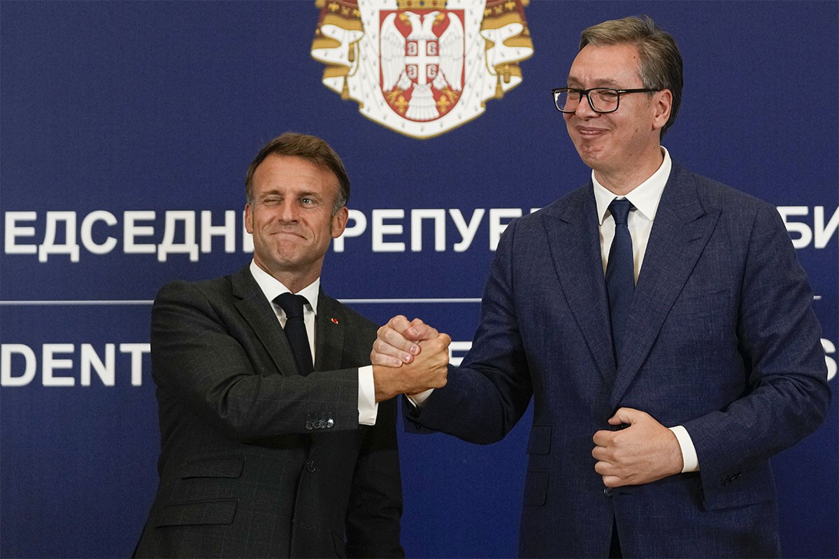 Makron se građanima Srbije obratio na srpskom jeziku i ćiriličnom pismu