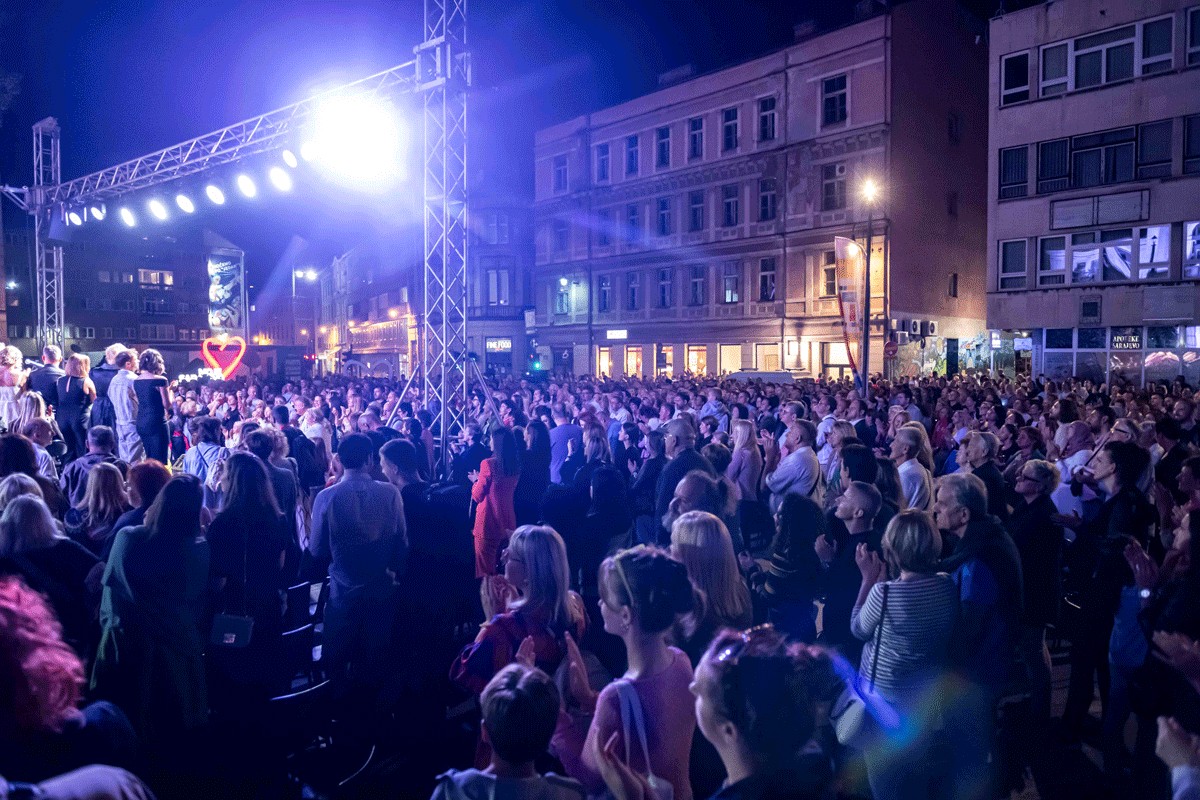 "Kultura na ulice!": "Glumci pjevaju hitove" na trgu Susan Sontag