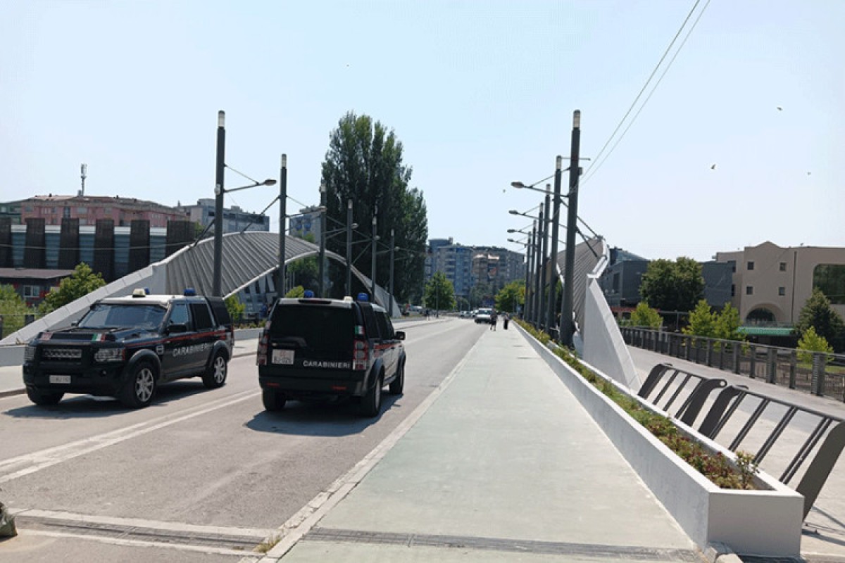 Zgrade srpskih institucija i dalje blokirane, pojačano prisustvo Kfora