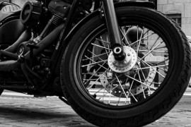 Poginuo motociklista, udario u stub ulične rasvjete