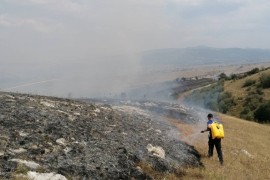 Požarna linija kod Gacka duga više od dva kilometra, na terenu i ...