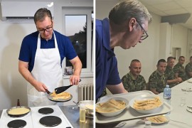 Vučić ispekao palačinke vojnicima  (VIDEO)