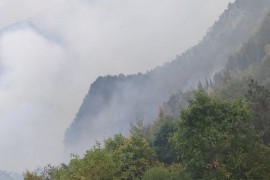 Požar u MZ Luka, vatra se širi nepristupačnim terenom