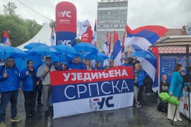 Ujedinjena Srpska Banjalučanima podijelila trobojke: Neraskidiva veza ...