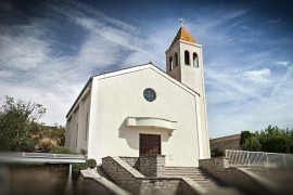 Policija kod Benkovca pretresla crkvu i uhapsila sveštenika ...
