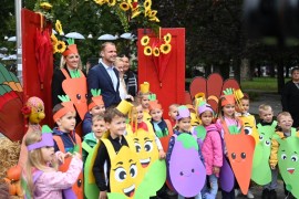 Jesenji festival cvijeća, plodova i meda: Bajkoviti prizor u centru ...