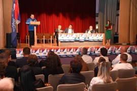 Podrška i od Šešelja: Puna sala na tribini patriotske koalicije US i ...