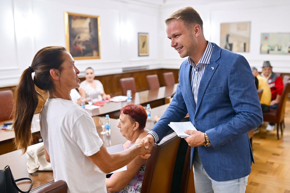 Novčana podrška za 12 višečlanih porodica u Banjaluci
