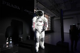 "Prada" i "Axiom Space" predstavili svemirsko odijelo za misiju NASA na ...