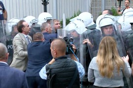 Obezbjeđenje nije dalo albanskoj opoziciji da uđe na sjednicu